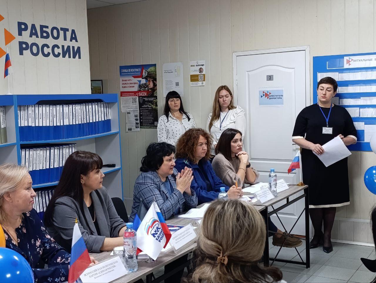 В Мангушском центре занятости провели семинар по вопросам трудоустройства несовершеннолетних В Мангушском центре занятости провели семинар по вопросам трудоустройства несовершеннолетних