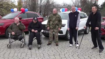 #МФЦИнформирует. Глава ДНР Д.В. Пушилин вручил пятерым ветеранам боевых действий Донецкой Народной Республики автомобили