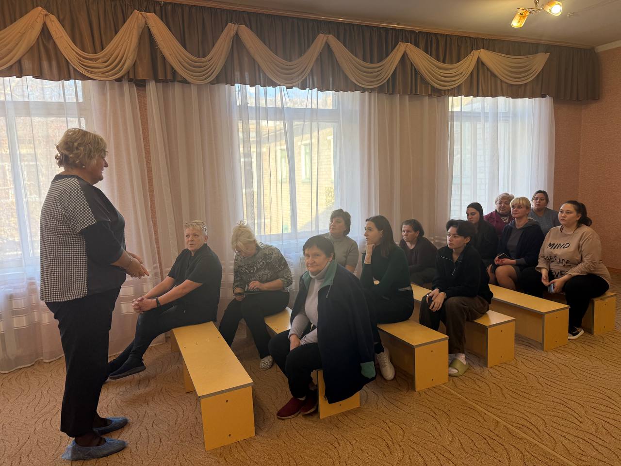 Сегодня, 14 ноября, заместитель руководителя Управы Центрально-Городского внутригородского района Лариса Онищенко провела встречу с трудовым коллективом ГКДОУ «Детский-сад № 122 комбинированного вида городского округа... Сегодня, 14 ноября, заместитель руководителя Управы Центрально-Городского внутригородского района Лариса Онищенко провела встречу с трудовым коллективом ГКДОУ «Детский-сад № 122 комбинированного вида городского округа...