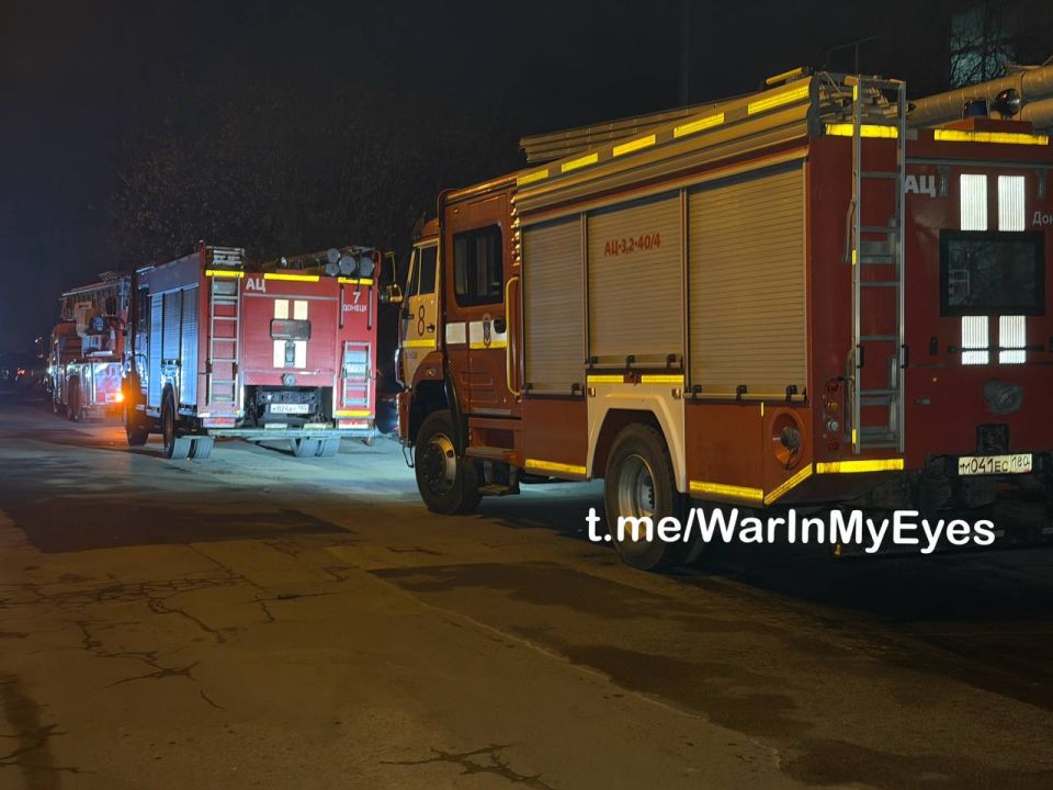 Последствия удара дрона в стену 16-ти этажного жилого дома в Ленинском районе Донецка Последствия удара дрона в стену 16-ти этажного жилого дома в Ленинском районе Донецка