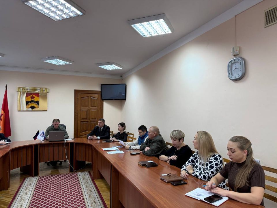 В Шахтерске состоялось заседание политсовета местного отделения партии «Единая Россия» В Шахтерске состоялось заседание политсовета местного отделения партии «Единая Россия»