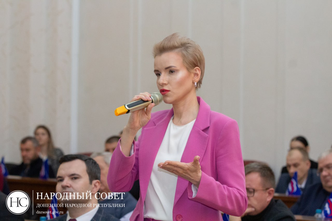 Фоторепортаж: Пленарное заседание Народного Совета ДНР Фоторепортаж: Пленарное заседание Народного Совета ДНР