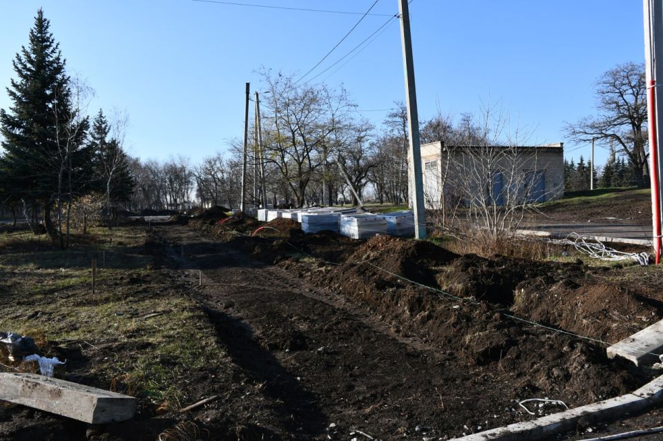 В Кировском продолжается ремонт южной части парка В Кировском продолжается ремонт южной части парка