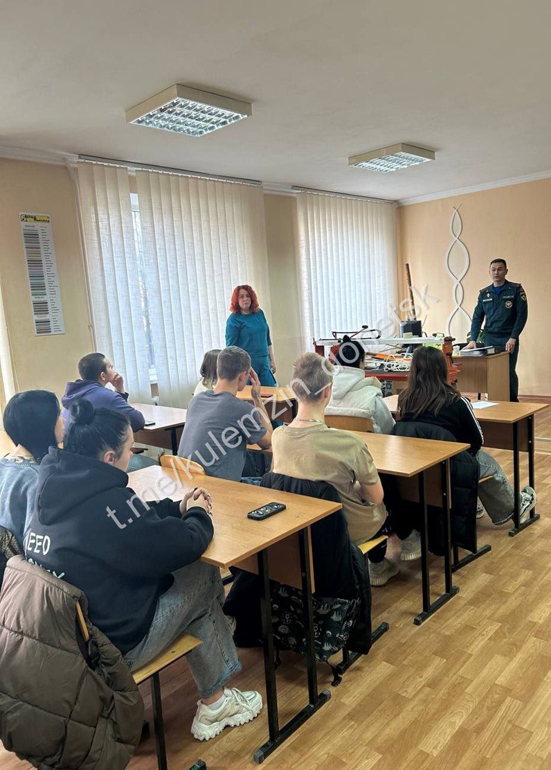 Специалисты управления опеки и попечительства администрации г. о. Донецк совместно со старшим инспектором отделения надзорной деятельности и профилактической работы Киевского района Главного управления МЧС России по ДНР... Специалисты управления опеки и попечительства администрации г. о. Донецк совместно со старшим инспектором отделения надзорной деятельности и профилактической работы Киевского района Главного управления МЧС России по ДНР...