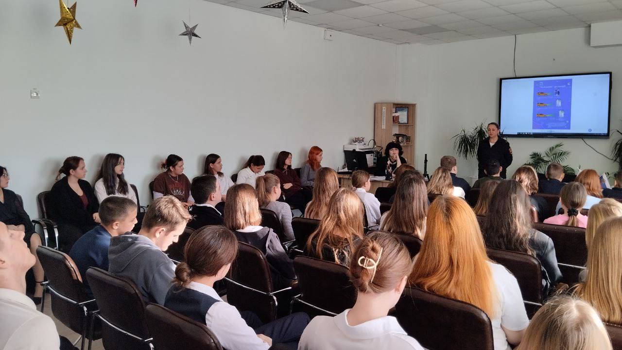 Сотрудники ГАИ Мангуша провели информационно-пропагандистскую акцию«Засветись» со школьниками Сотрудники ГАИ Мангуша провели информационно-пропагандистскую акцию«Засветись» со школьниками