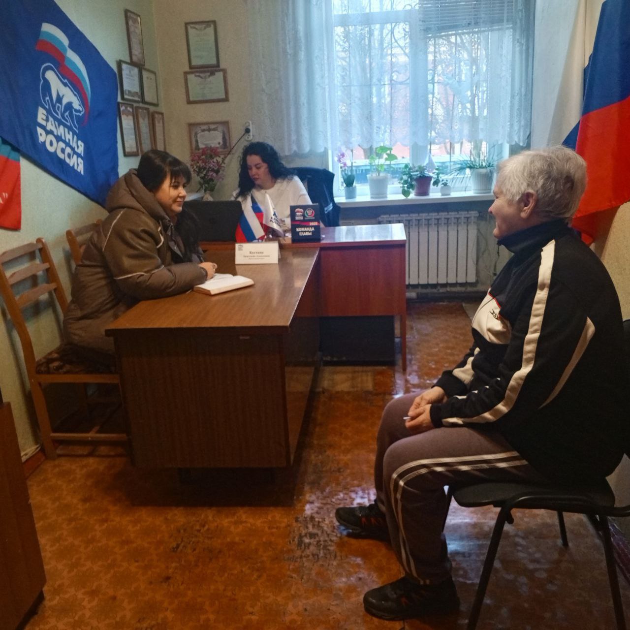 Сегодня 13 ноября депутат Дебальцевского городского совета Донецкой Народной Республики Наталья Косякова провела личный прием граждан в общественной приемной Всероссийской политической партии "Единая Россия" Сегодня 13 ноября депутат Дебальцевского городского совета Донецкой Народной Республики Наталья Косякова провела личный прием граждан в общественной приемной Всероссийской политической партии "Единая Россия"