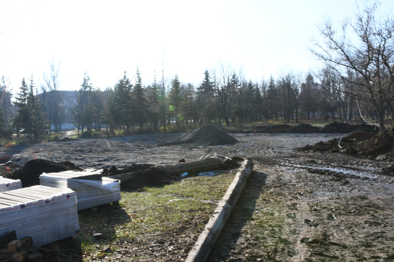 В Кировском продолжается ремонт южной части парка В Кировском продолжается ремонт южной части парка