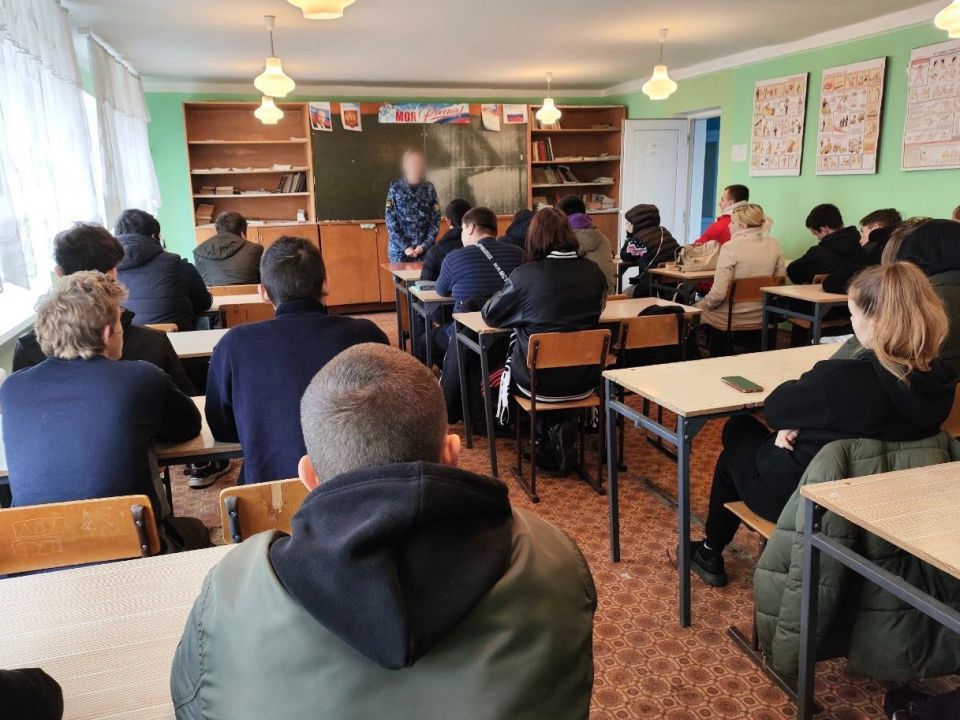 Безопасность в сети и в жизни: профилактическая беседа сотрудников УИИ с подростками Безопасность в сети и в жизни: профилактическая беседа сотрудников УИИ с подростками
