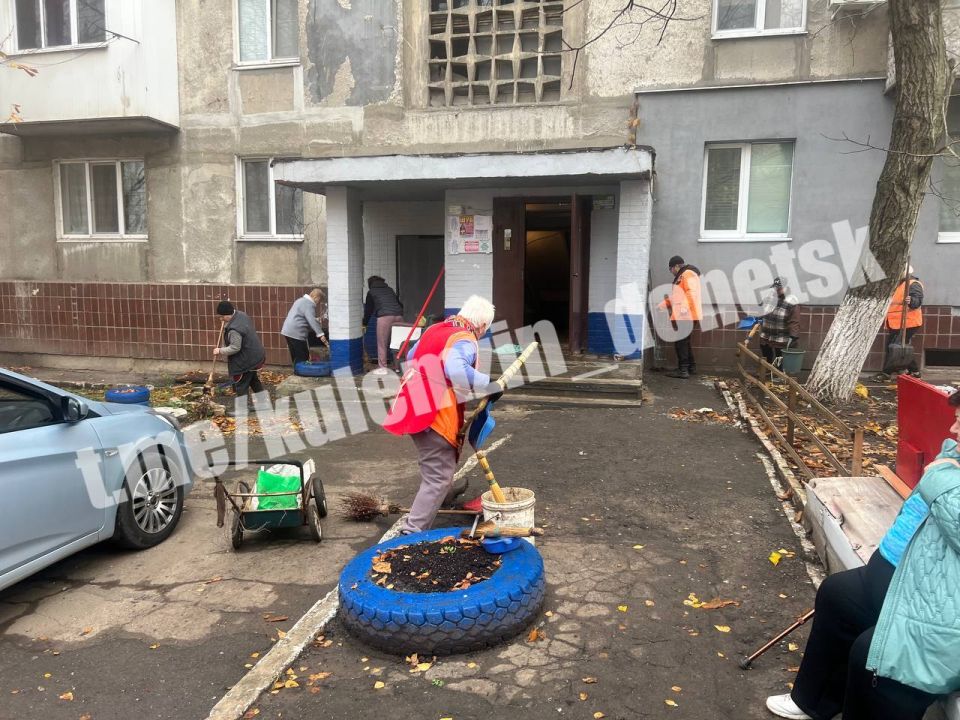 Алексей Кулемзин: Коммунальные службы устраняют последствия вражеской атаки ударных БПЛА в Ленинском районе Алексей Кулемзин: Коммунальные службы устраняют последствия вражеской атаки ударных БПЛА в Ленинском районе