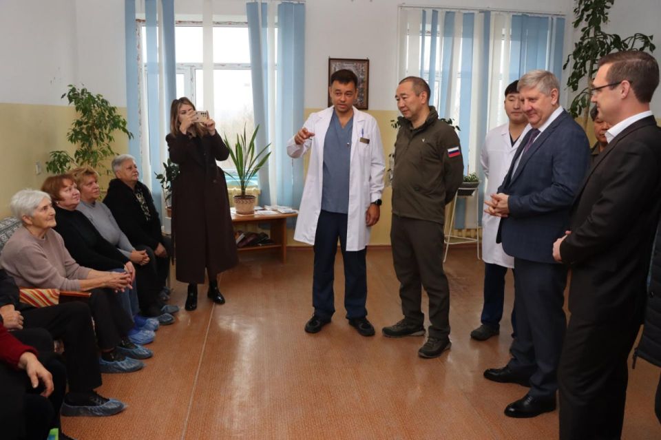 Жители Докучаевска поблагодарили главу Якутии за организацию медицинской помощи Жители Докучаевска поблагодарили главу Якутии за организацию медицинской помощи