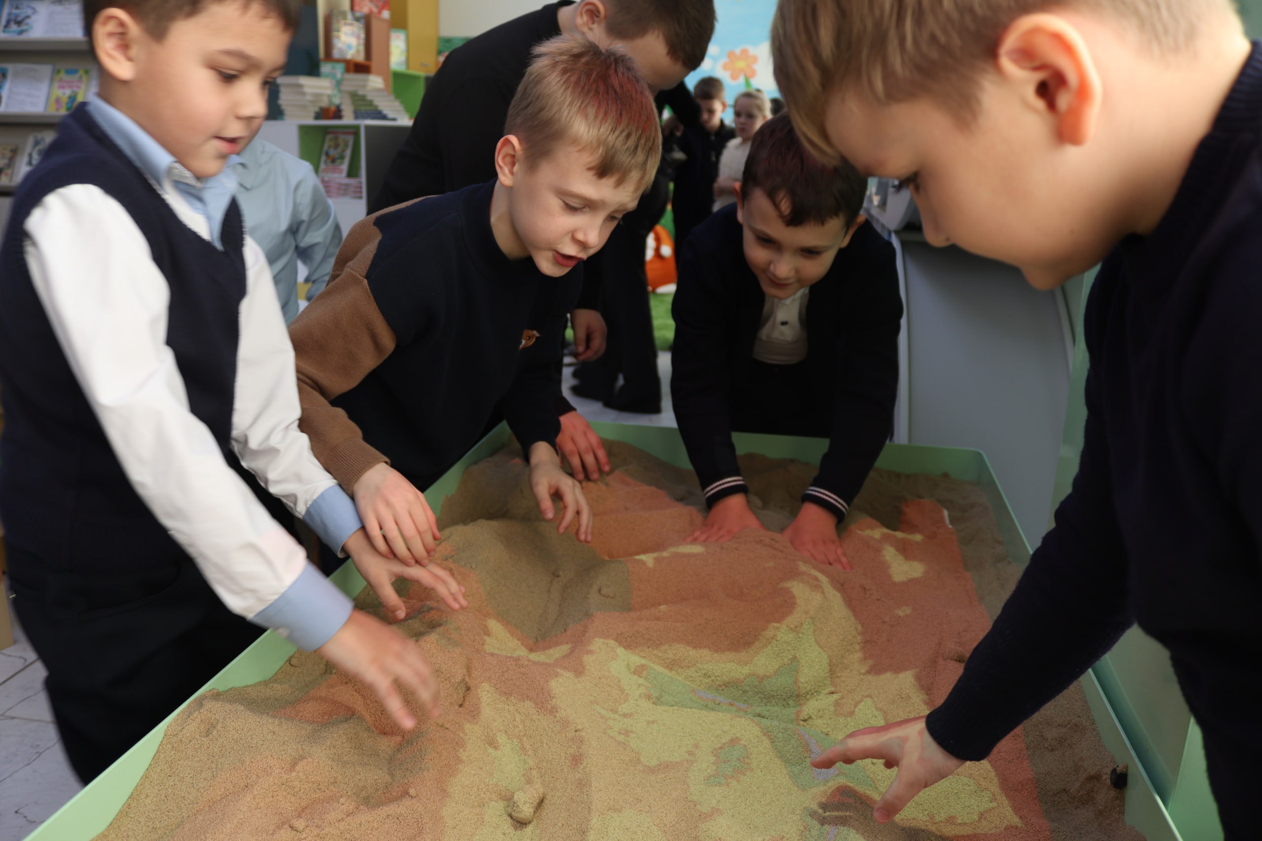 Экскурсия-знакомство «Как хорошо среди друзей в библиотеке для детей» Экскурсия-знакомство «Как хорошо среди друзей в библиотеке для детей»