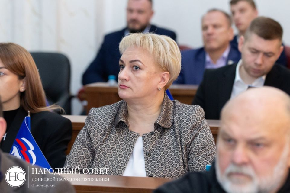 Константин Кузьмин: В Народном Совете состоялся правительственный час с участием министра культуры ДНР Михаила Желтякова Константин Кузьмин: В Народном Совете состоялся правительственный час с участием министра культуры ДНР Михаила Желтякова