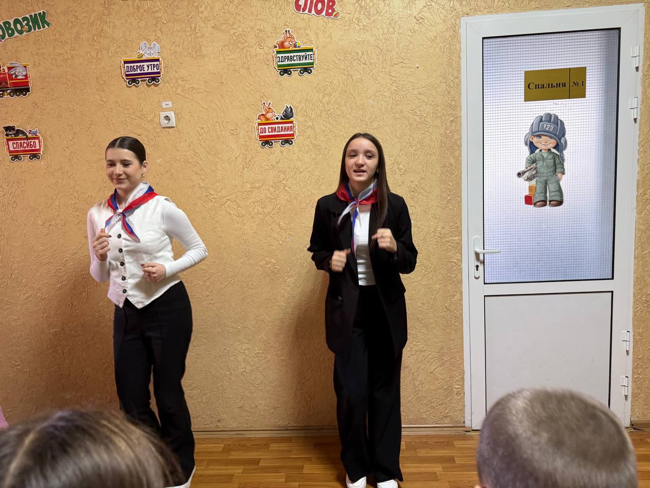 ЕДИНАЯ БОЛЬШАЯ ПЕРЕМЕНА. В рамках проекта «Единая большая перемена» в Тельмановской гимназии, 14 ноября 2025 советник директора по воспитанию совместно с активистами школьного Движения Первых провели для обучающихся... ЕДИНАЯ БОЛЬШАЯ ПЕРЕМЕНА. В рамках проекта «Единая большая перемена» в Тельмановской гимназии, 14 ноября 2025 советник директора по воспитанию совместно с активистами школьного Движения Первых провели для обучающихся...