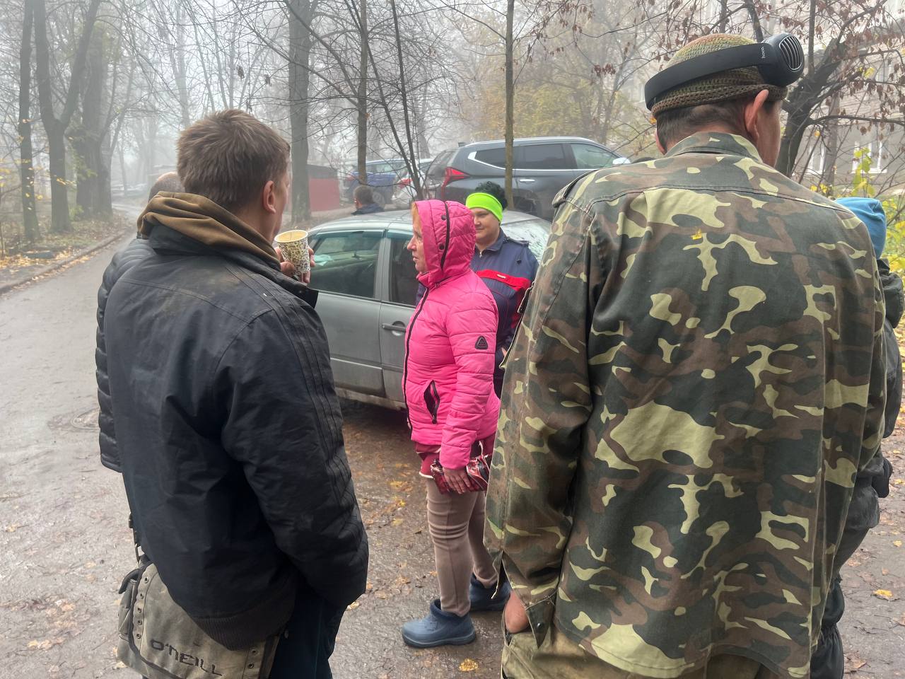 По поручению Главы ДНР Дениса Пушилин 14.11.2025 по адресу: г. Донецк, ул.Стадионная,6 состоялась встреча с жителями, на которой присутствовал заместитель руководителя Управы Ленинского внутригородского района Анатолий... По поручению Главы ДНР Дениса Пушилин 14.11.2025 по адресу: г. Донецк, ул.Стадионная,6 состоялась встреча с жителями, на которой присутствовал заместитель руководителя Управы Ленинского внутригородского района Анатолий...