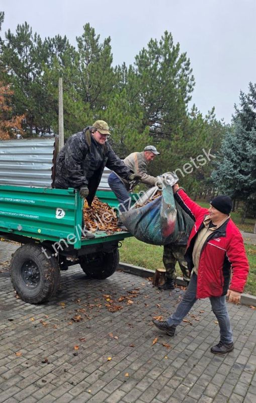 Несмотря на пасмурную ноябрьскую погоду, сотрудники Дирекции парков продолжают работы по благоустройству! Несмотря на пасмурную ноябрьскую погоду, сотрудники Дирекции парков продолжают работы по благоустройству!