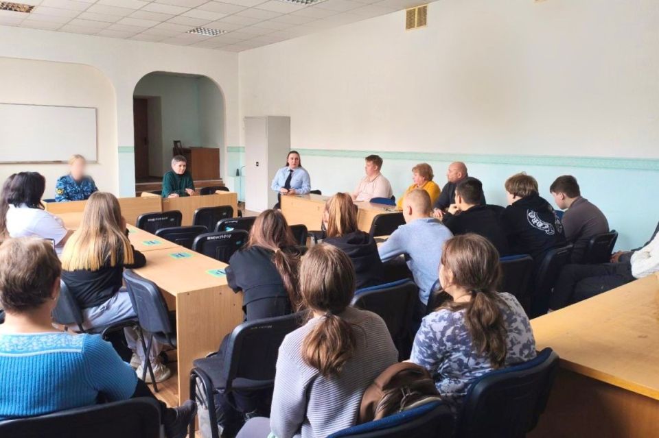 Безопасность в сети и в жизни: профилактическая беседа сотрудников УИИ с подростками