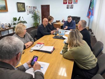 Василий Овчаров: Сегодня, 14 ноября, провел оперативное совещание по рабочим вопросам с участием заместителей Главы и руководителей структурных подразделений Администрации округа