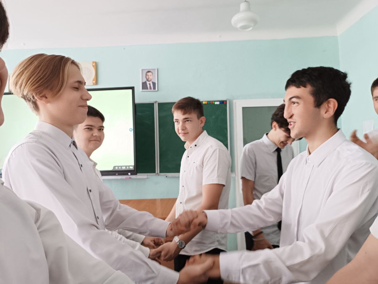 Для молодежи Ждановки провели квиз-игру к Международному дню толерантности Для молодежи Ждановки провели квиз-игру к Международному дню толерантности