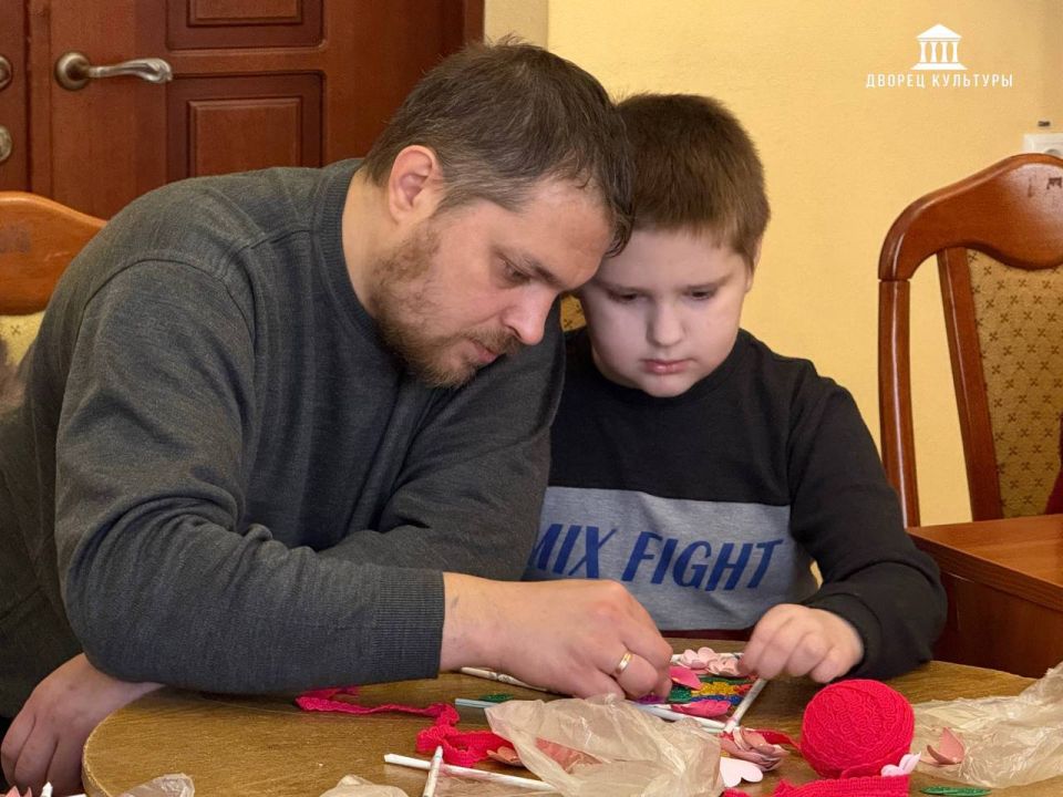14 ноября в Харцызском городском Дворце культуры совместно с Отделением филиала Фонда «Защитники Отечества» по г. Харцызск состоялся мастер-класс по декоративному искусству 14 ноября в Харцызском городском Дворце культуры совместно с Отделением филиала Фонда «Защитники Отечества» по г. Харцызск состоялся мастер-класс по декоративному искусству
