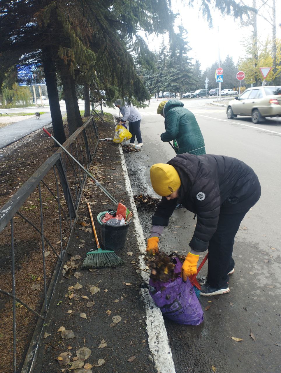 В Кировском прошел субботник В Кировском прошел субботник