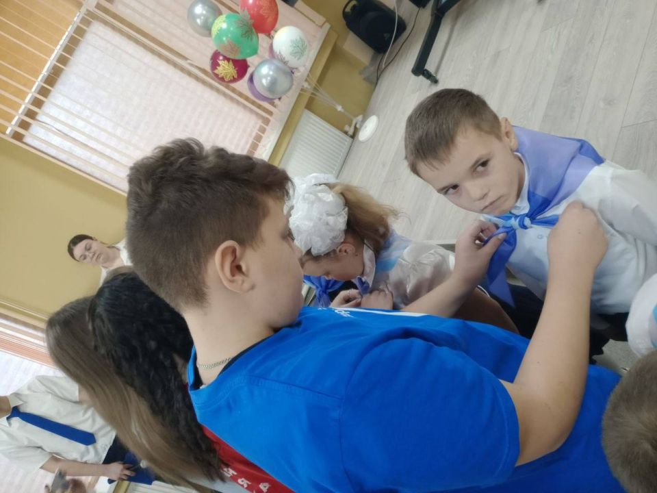 Сегодня в Бердянской школе Мангушского муниципального округа состоялось особое мероприятие — «Посвящение в Орлята»! Сегодня в Бердянской школе Мангушского муниципального округа состоялось особое мероприятие — «Посвящение в Орлята»!
