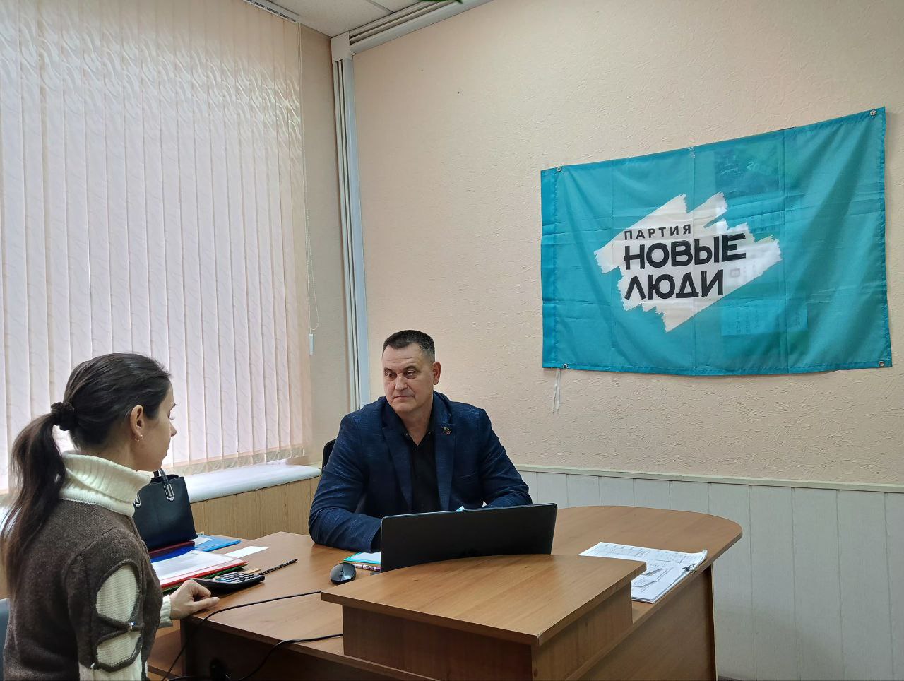 13 ноября депутат Дебальцевского городского совета Донецкой Народной Республики Александр Шворнев провел личный прием граждан от политической партии "Новые Люди"