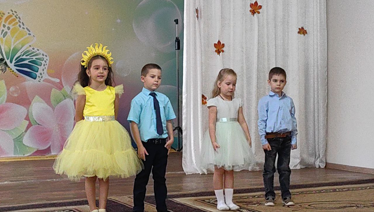 Сегодня на улице пасмурно и туманно, не хватает солнышка, а в детском саду "Катюша" тепло и уютно Сегодня на улице пасмурно и туманно, не хватает солнышка, а в детском саду "Катюша" тепло и уютно