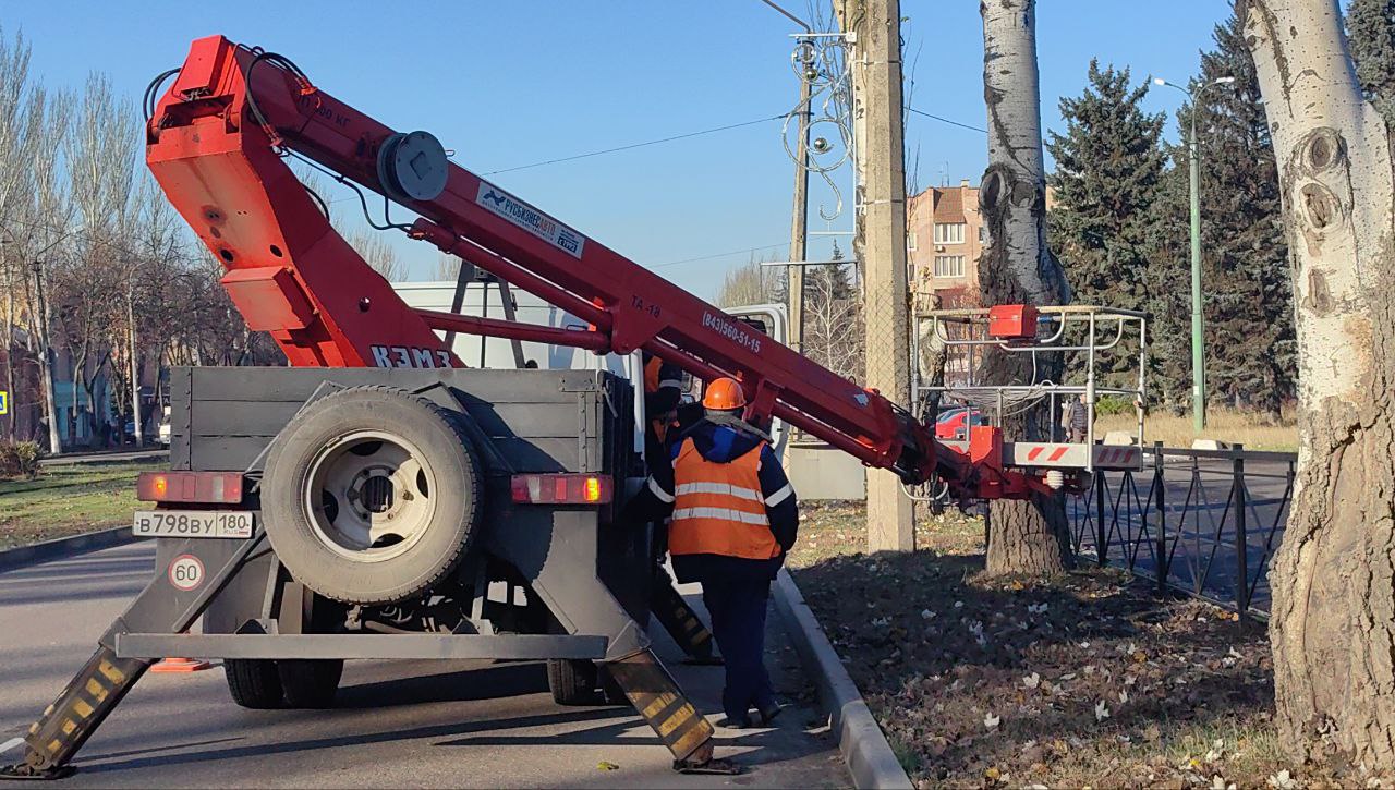 Иван Приходько: В Горловке идет процесс восстановления уличного освещения Иван Приходько: В Горловке идет процесс восстановления уличного освещения