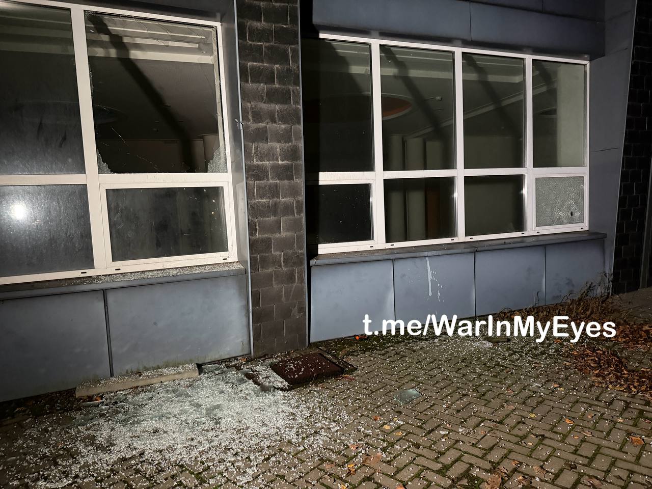 Последствия падения обломков сбитого БПЛА ВСУ на территорию Григорьевской школы ( школа Ахметова ) в Ворошиловском районе Донецка Последствия падения обломков сбитого БПЛА ВСУ на территорию Григорьевской школы ( школа Ахметова ) в Ворошиловском районе Донецка