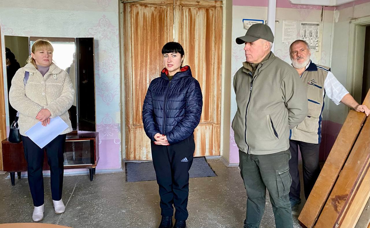 Евгений Поплавский: Сегодня вместе со своим заместителем Юлией Михайленко посетили два пункта временного размещения в Харцызске, где находятся люди, эвакуированные с освобожденных территорий Евгений Поплавский: Сегодня вместе со своим заместителем Юлией Михайленко посетили два пункта временного размещения в Харцызске, где находятся люди, эвакуированные с освобожденных территорий