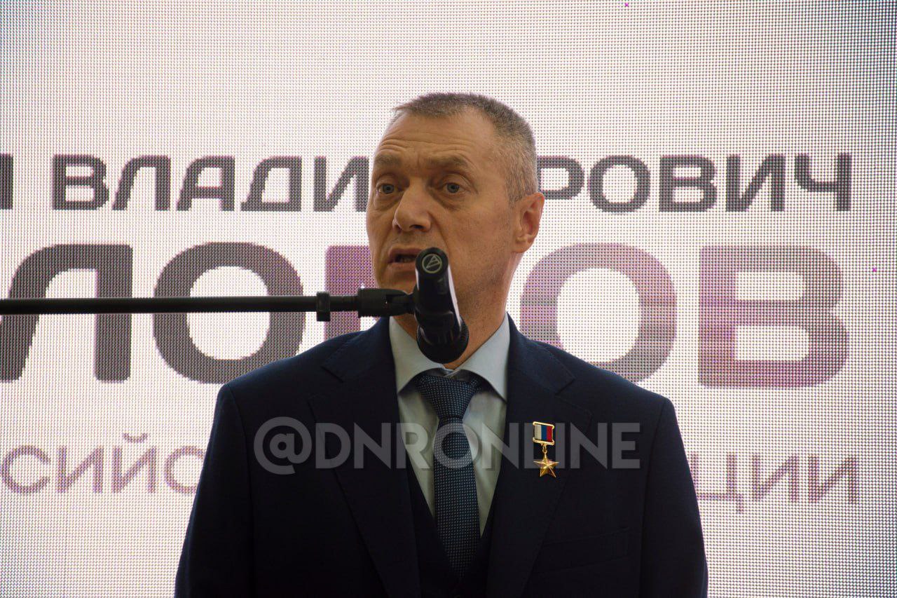 Герой России Максим Шоломов встретился с молодежью республики Герой России Максим Шоломов встретился с молодежью республики