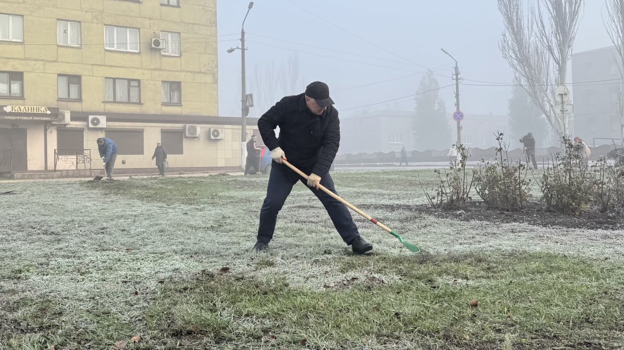 Игорь Мартынов: Общегородской субботник. 15 ноября в городском округе Енакиево прошёл масштабный общегородской субботник Игорь Мартынов: Общегородской субботник. 15 ноября в городском округе Енакиево прошёл масштабный общегородской субботник