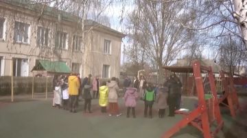 «МЫ РУССКИЕ» Она стала для них мамой