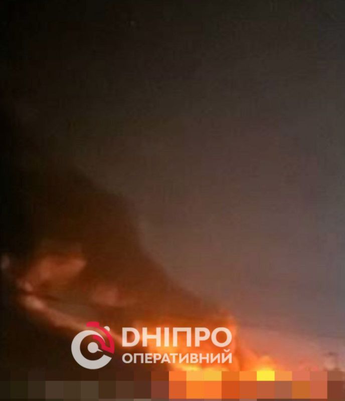 Ночная работа БПЛА Герань в промзоне Днрпропетровска, в результате прилетов огромный пожар Ночная работа БПЛА Герань в промзоне Днрпропетровска, в результате прилетов огромный пожар