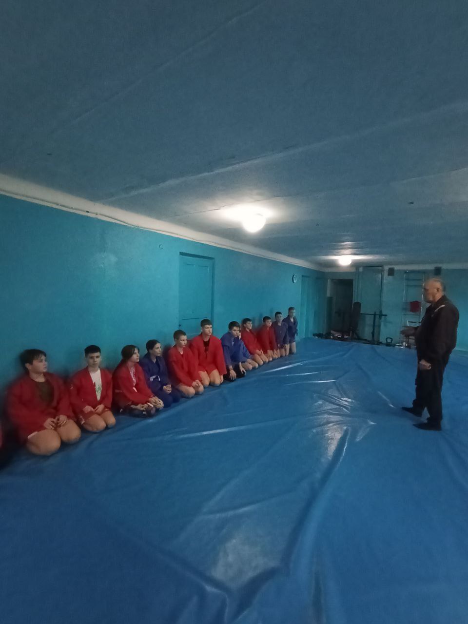 Мастер-класс по самбо. В рамках партийного проекта «Выбор сильных» партии «Единая Россия» 14 ноября в спортивной школе администрации городского округа Енакиево, на учебно-тренировочных занятиях был проведен мастер-класс...