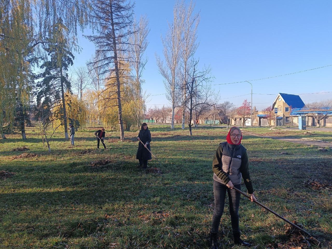 Игорь Мартынов: Работники учреждений культуры городского округа Енакиево приняли участие в общегородском субботнике