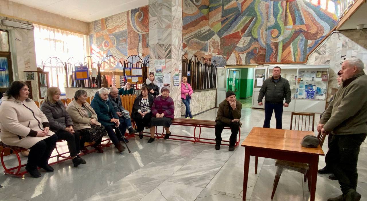 Евгений Поплавский: Сегодня вместе со своим заместителем Юлией Михайленко посетили два пункта временного размещения в Харцызске, где находятся люди, эвакуированные с освобожденных территорий Евгений Поплавский: Сегодня вместе со своим заместителем Юлией Михайленко посетили два пункта временного размещения в Харцызске, где находятся люди, эвакуированные с освобожденных территорий