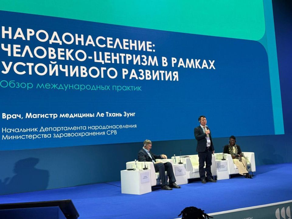 Владимир Ежиков: Продолжаем подготовку к внедрению в ДНР клиентоцентричности – управленческого подхода, согласно которому при предоставлении различных услуг заявителю учитываются все его потребности в мельчайших деталях Владимир Ежиков: Продолжаем подготовку к внедрению в ДНР клиентоцентричности – управленческого подхода, согласно которому при предоставлении различных услуг заявителю учитываются все его потребности в мельчайших деталях