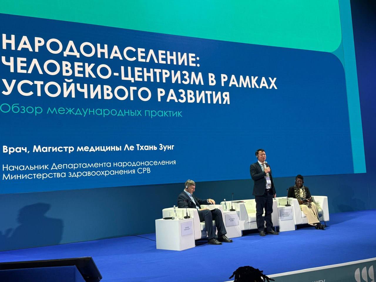 Владимир Ежиков: Продолжаем подготовку к внедрению в ДНР клиентоцентричности – управленческого подхода, согласно которому при предоставлении различных услуг заявителю учитываются все его потребности в мельчайших деталях Владимир Ежиков: Продолжаем подготовку к внедрению в ДНР клиентоцентричности – управленческого подхода, согласно которому при предоставлении различных услуг заявителю учитываются все его потребности в мельчайших деталях