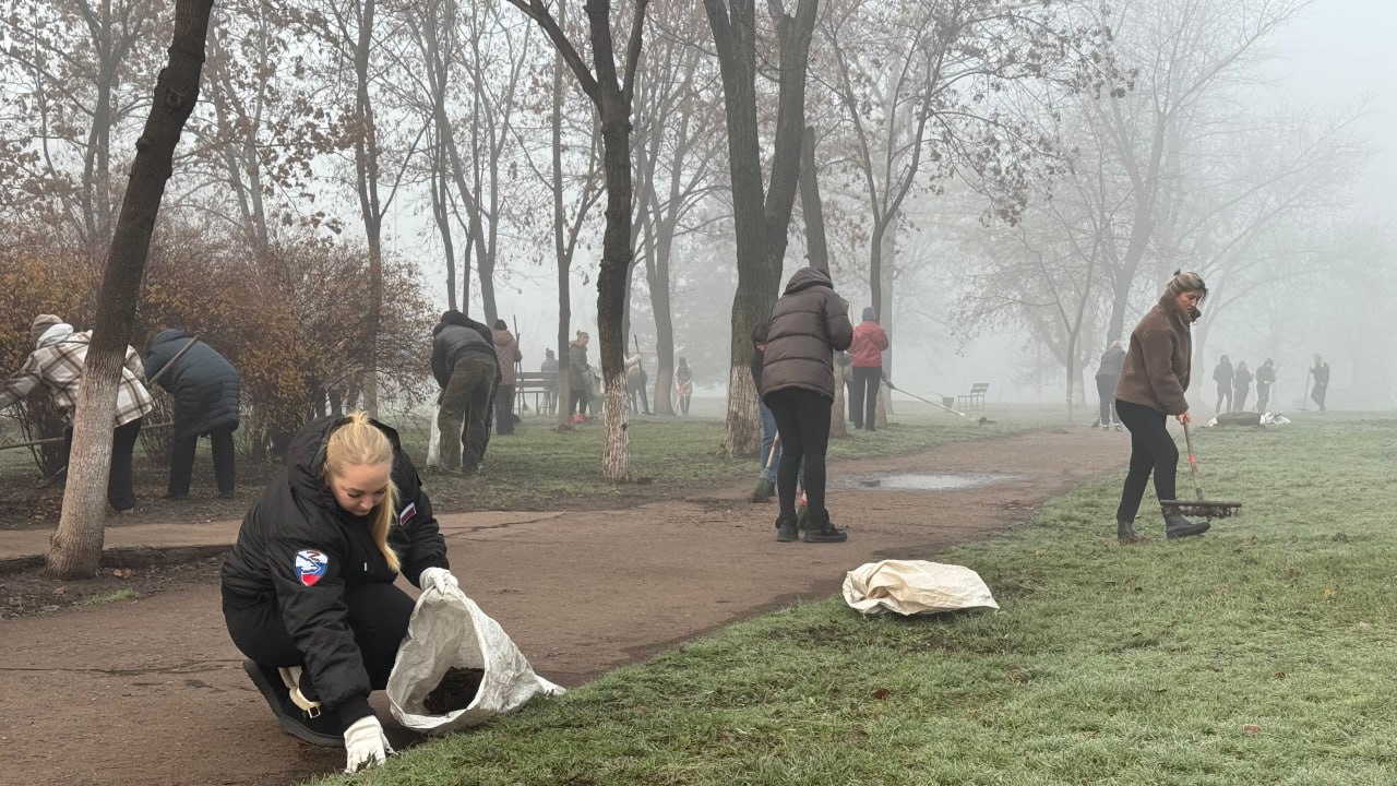 Игорь Мартынов: Общегородской субботник. 15 ноября в городском округе Енакиево прошёл масштабный общегородской субботник Игорь Мартынов: Общегородской субботник. 15 ноября в городском округе Енакиево прошёл масштабный общегородской субботник