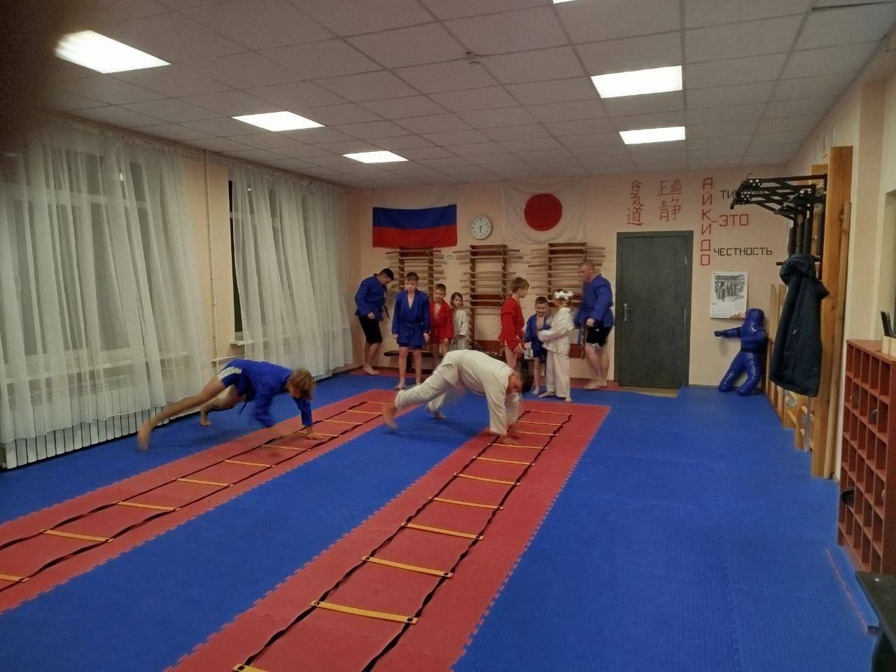 Сергей Желновач: Сегодня в МБУДО «Центр детского и юношеского творчества» воспитанники МБО ДО Спортивной школы секции самбо собрались, чтобы принять участие в увлекательной эстафете, в рамках проекта «Выбор сильных» Сергей Желновач: Сегодня в МБУДО «Центр детского и юношеского творчества» воспитанники МБО ДО Спортивной школы секции самбо собрались, чтобы принять участие в увлекательной эстафете, в рамках проекта «Выбор сильных»