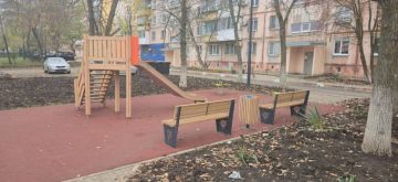 Специалисты из Санкт-Петербурга завершили благоустройство дворов в Мариуполе