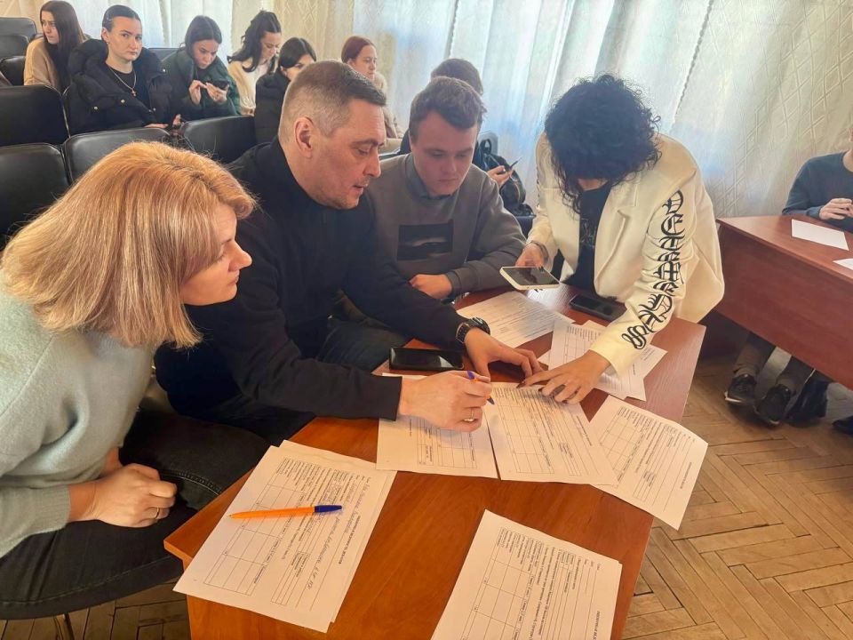 «Знатоки» покоряют ораторскую арену «Знатоки» покоряют ораторскую арену