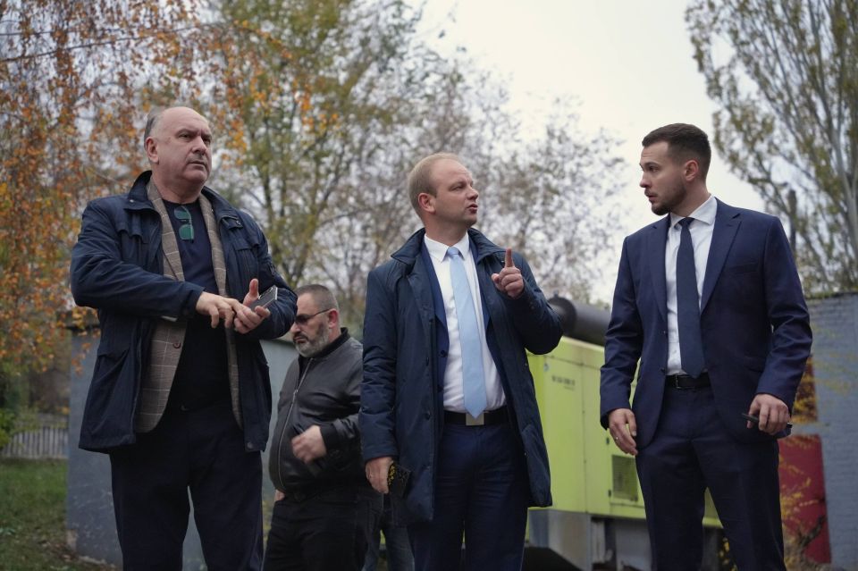 Кирилл Макаров: Вместе с Управляющим Головным отделением Сбербанка по ДНР Евгением Серяпиным осмотрели спортивный комплекс «Дружба» Кирилл Макаров: Вместе с Управляющим Головным отделением Сбербанка по ДНР Евгением Серяпиным осмотрели спортивный комплекс «Дружба»