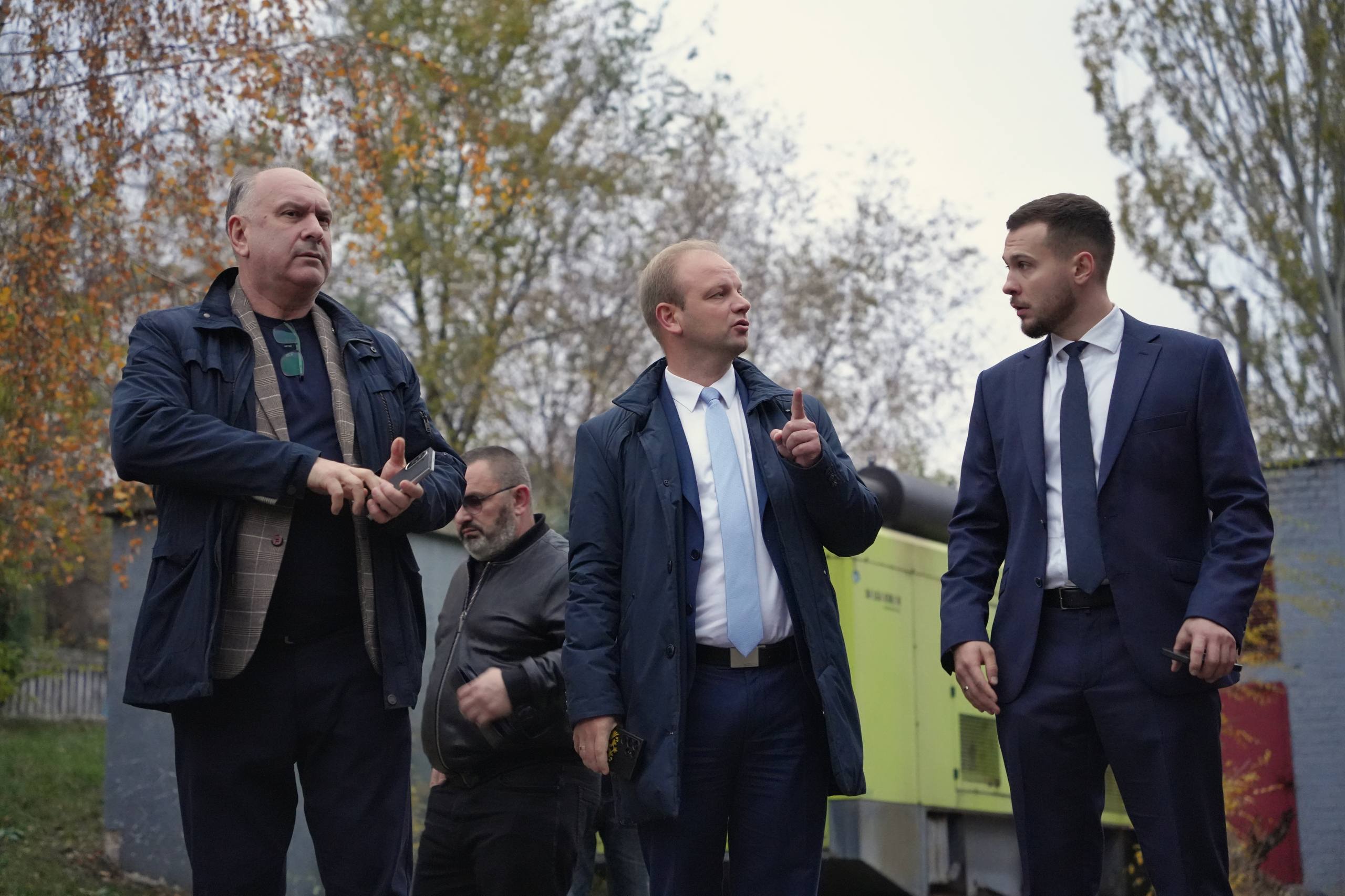 Кирилл Макаров: Вместе с Управляющим Головным отделением Сбербанка по ДНР Евгением Серяпиным осмотрели спортивный комплекс «Дружба» Кирилл Макаров: Вместе с Управляющим Головным отделением Сбербанка по ДНР Евгением Серяпиным осмотрели спортивный комплекс «Дружба»