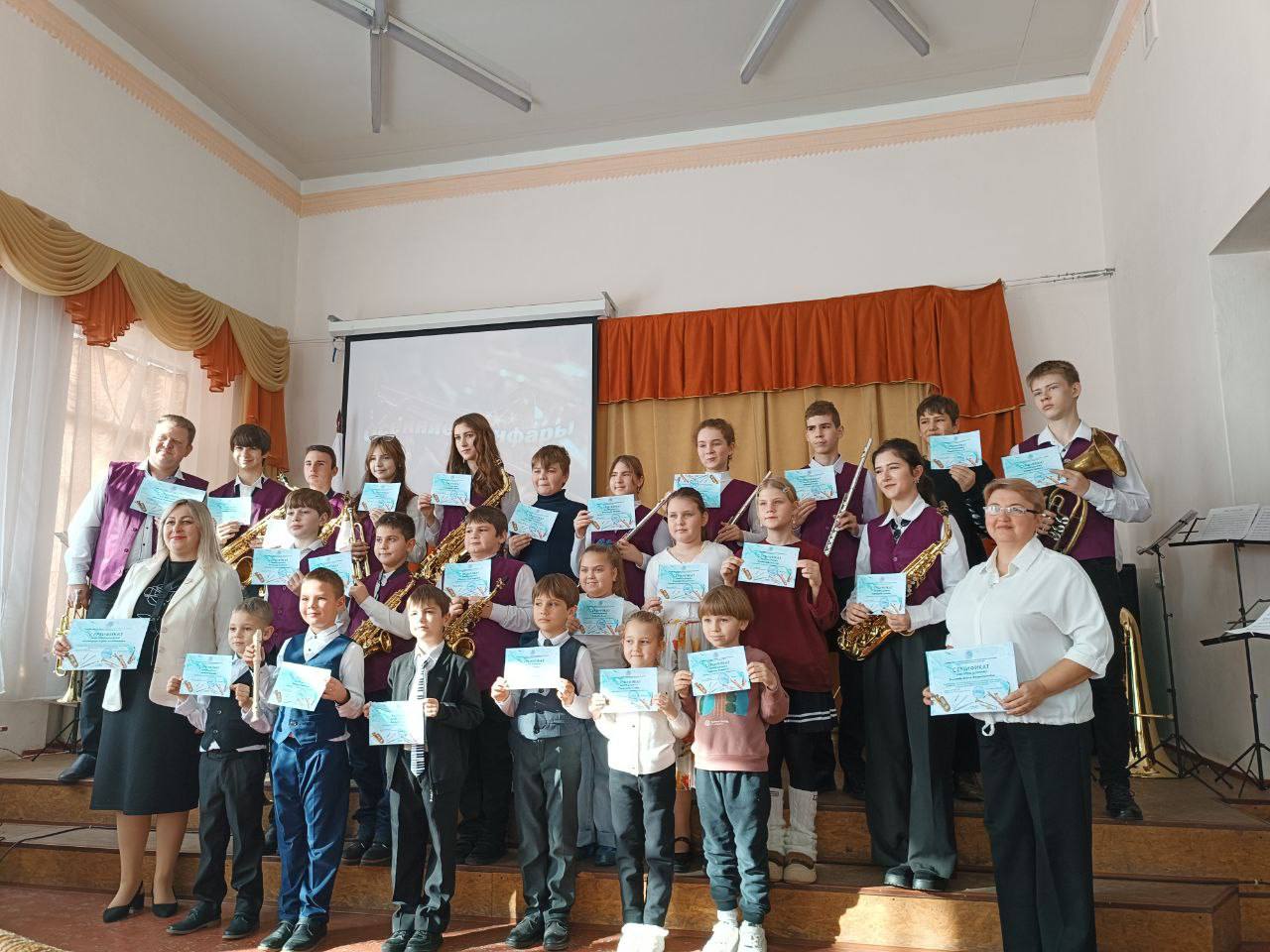 15 ноября 2025 года в концертном зале Харцызской детской школы искусств прошла лекция-концерт, приуроченная ко Всероссийскому дню посвящения в духовики юных музыкантов, обучаюшихся на духовых инструментах