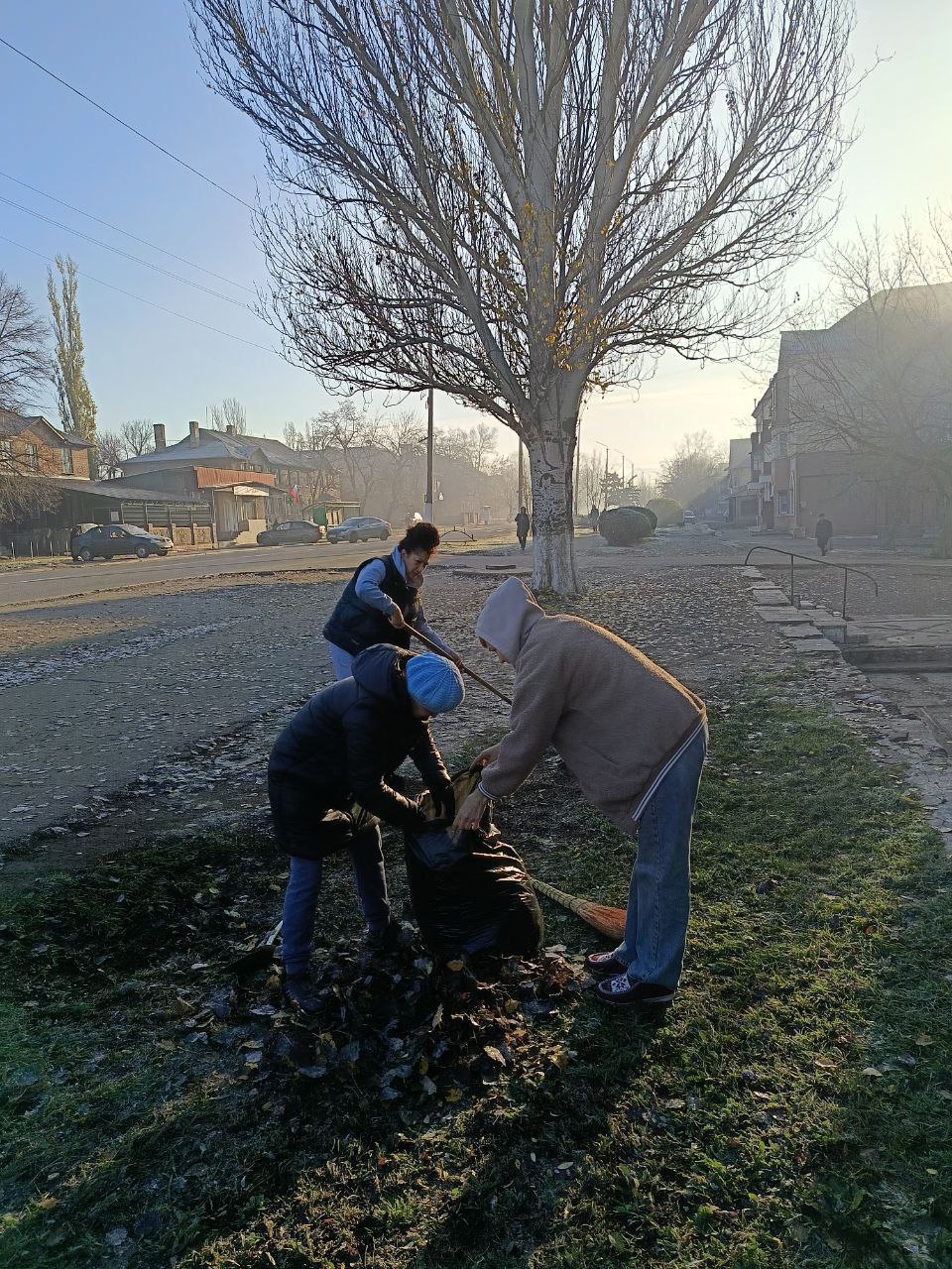 Игорь Мартынов: Предприниматели городского округа Енакиево приняли участие в общегородском субботнике Игорь Мартынов: Предприниматели городского округа Енакиево приняли участие в общегородском субботнике