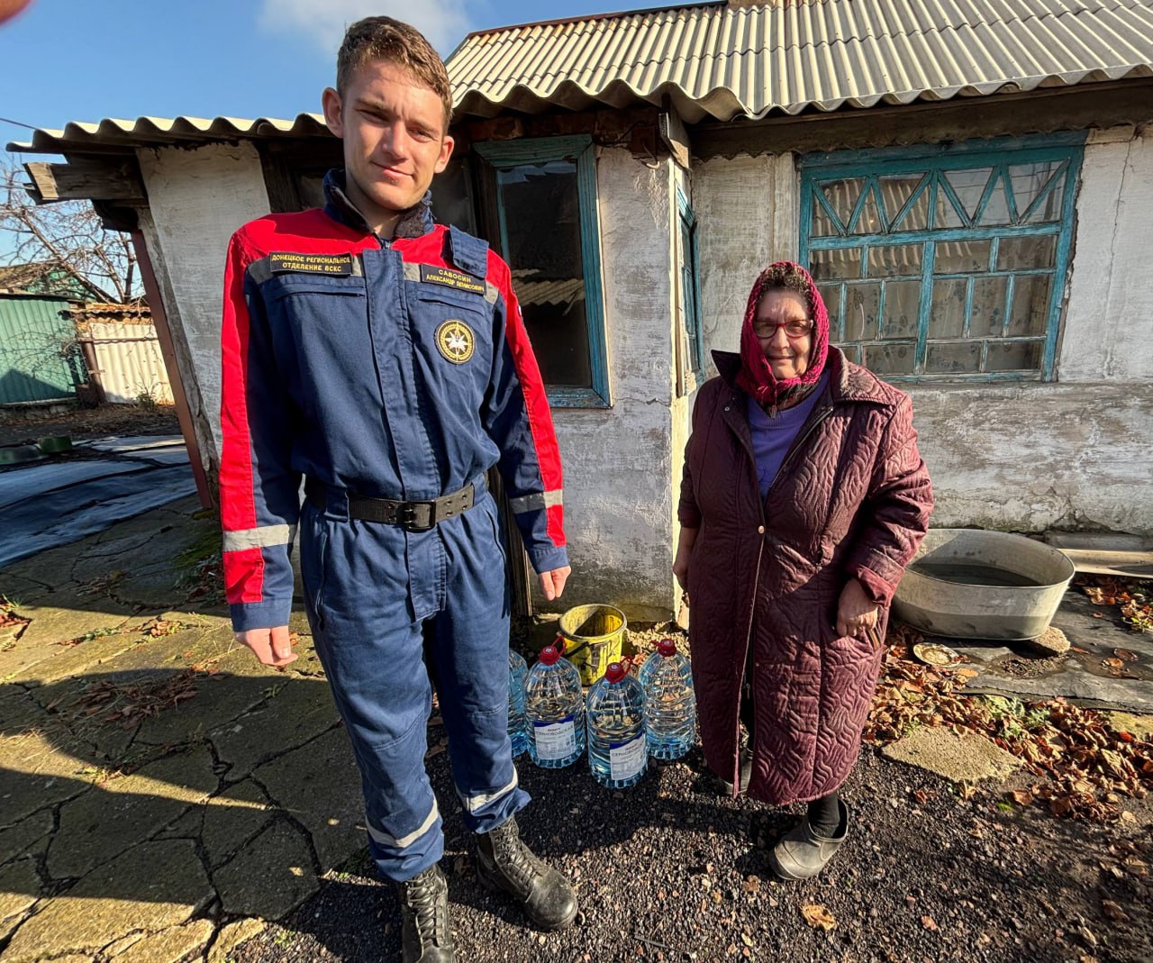Добровольцы Донецкого РО ВСКС доставили 315 литров питьевой воды маломобильным и пожилым жителям Донецка Добровольцы Донецкого РО ВСКС доставили 315 литров питьевой воды маломобильным и пожилым жителям Донецка