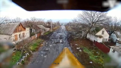 Мирный житель села Гришино, к северу-западу от Покровска, и FPV-дрон "Рубикона", облетевший его стороной