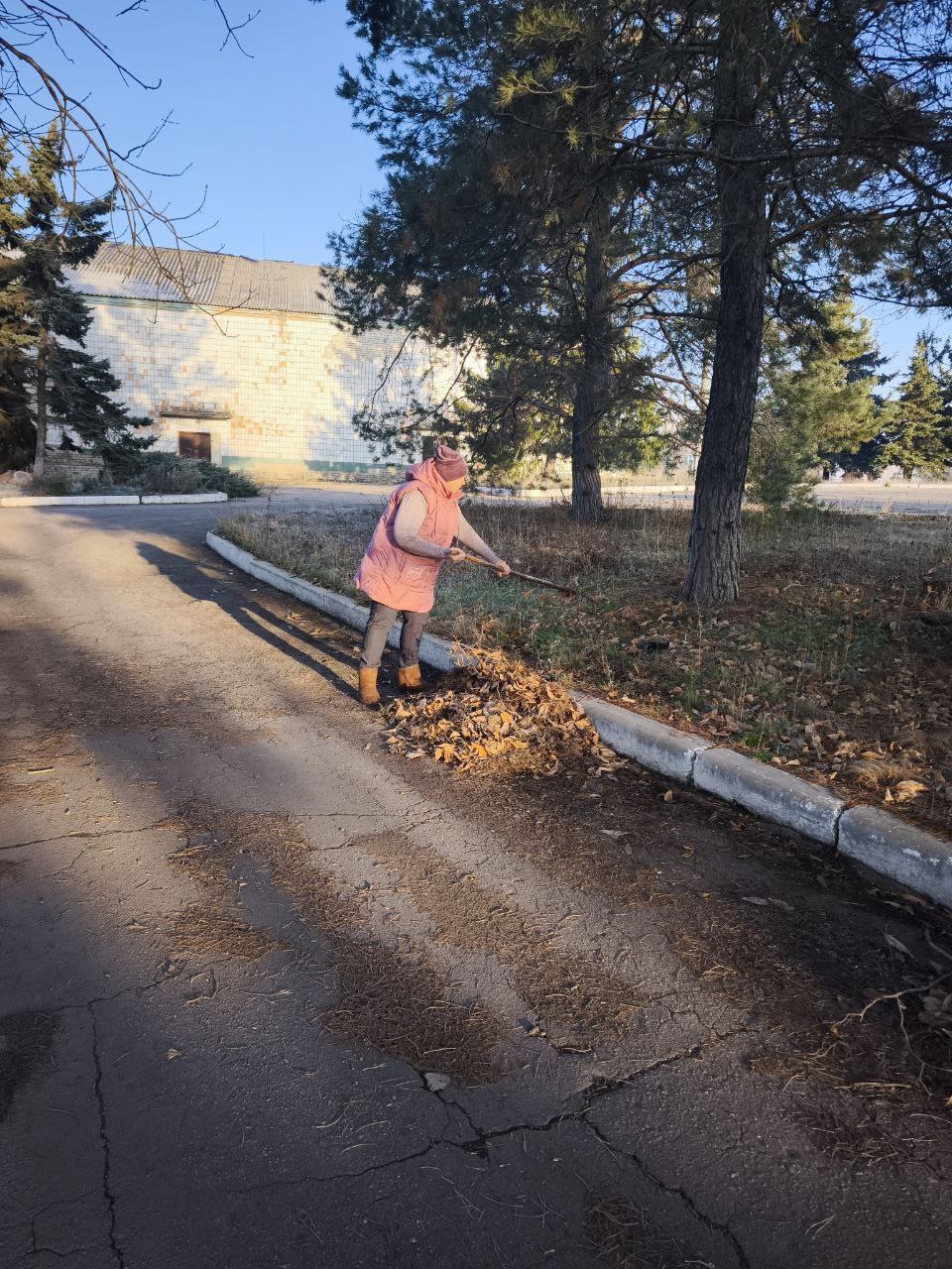 Сотрудники управления по обеспечению деятельности территорий администрации городского округа Енакиево приняли участие в общегородском субботнике Сотрудники управления по обеспечению деятельности территорий администрации городского округа Енакиево приняли участие в общегородском субботнике